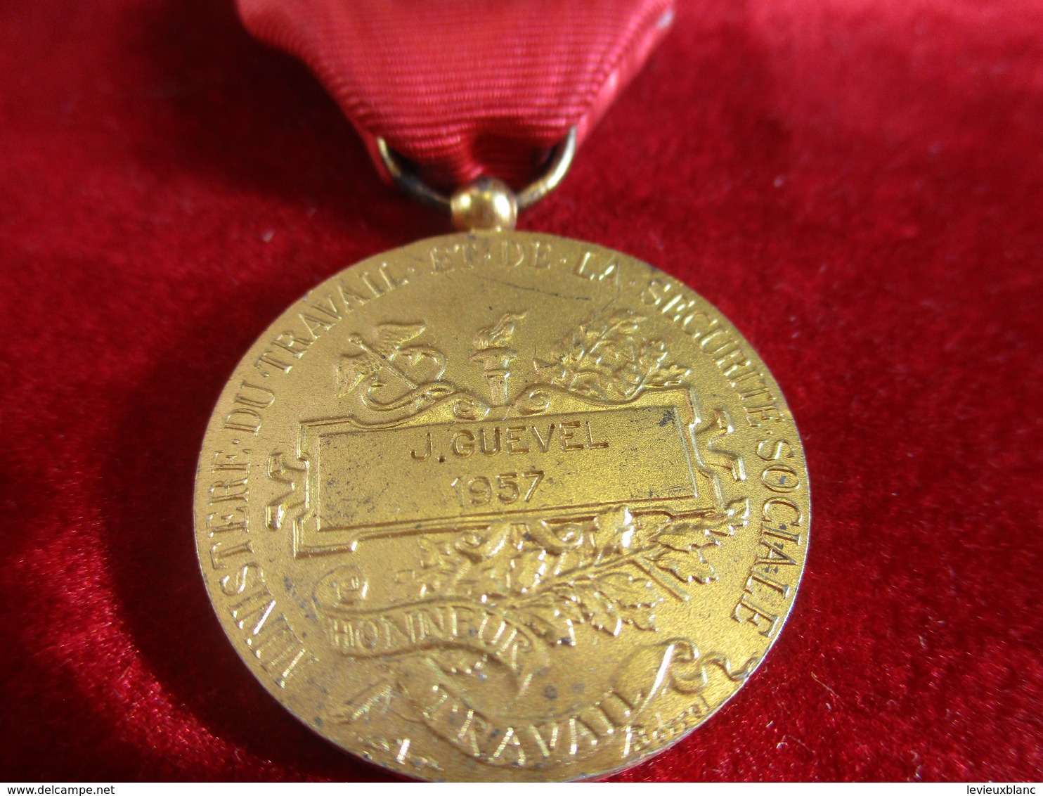 2 Médailles Du Travail/ Ministére Du Travail Et De La Sécurité Sociale/ Argent Et Vermeil/J. GUEVEL/ 1957   MED295 - France