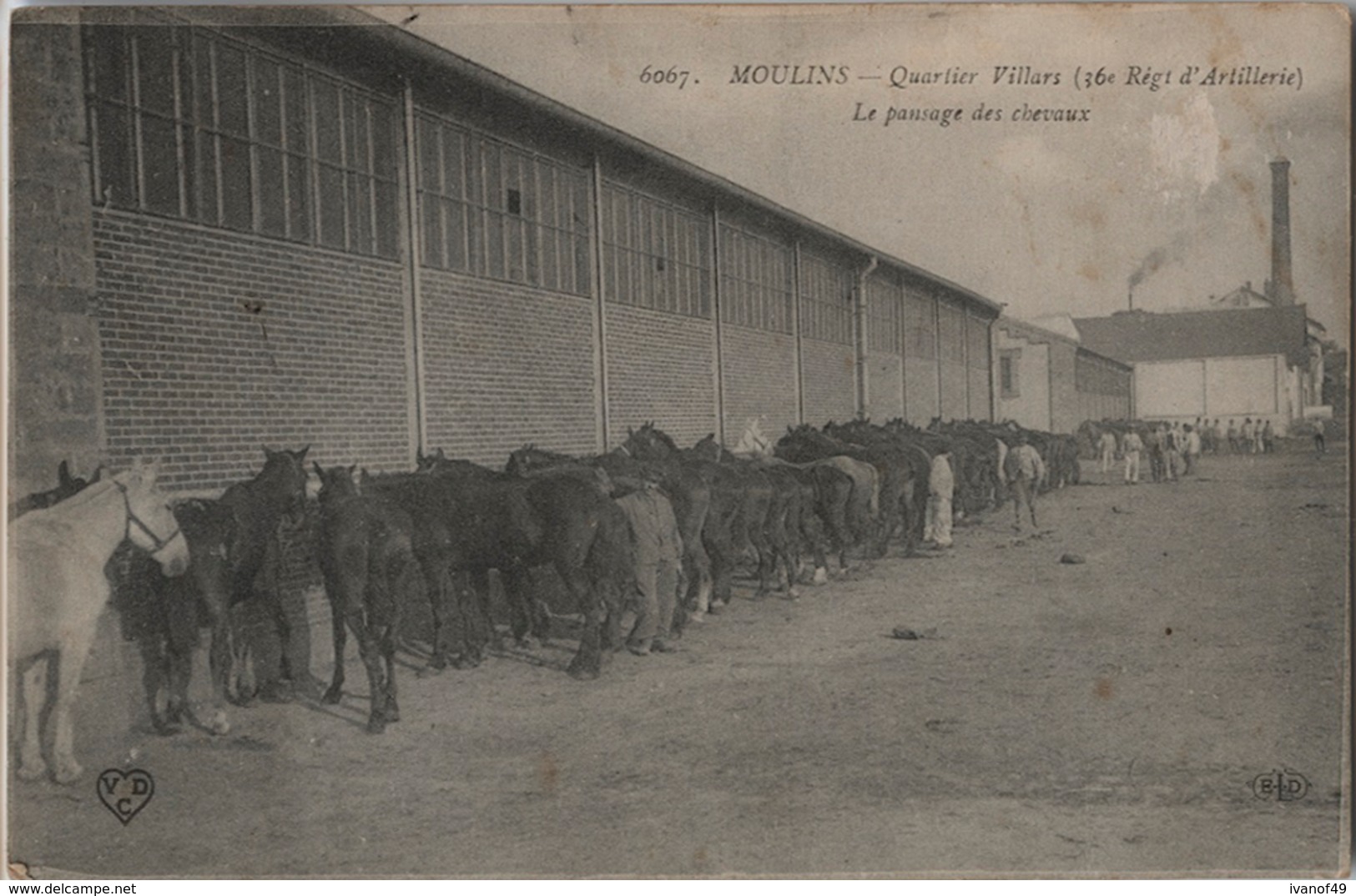 30 -  MOULINS - CPA -  Quartier Villars ( 36è Régt D'Atillerie) - Le Pansage Des Chevaux - Moulins