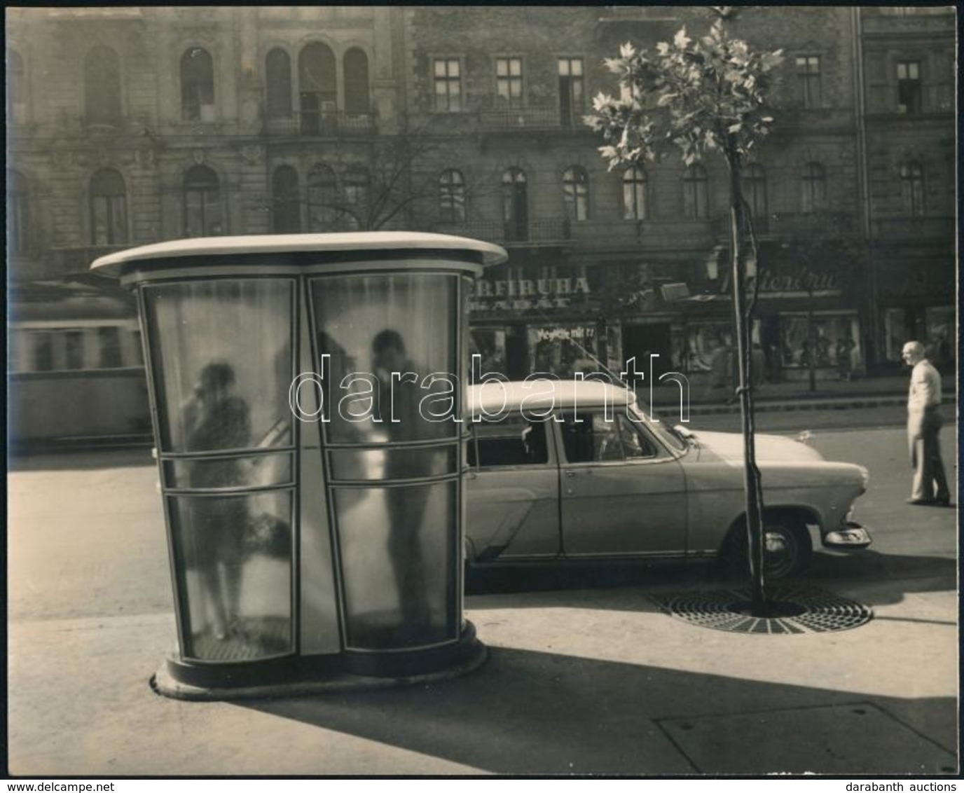 Cca 1960 Budapest, Telefonfülke Utcaképpel, Sajtófotó, 13×16 Cm - Otros & Sin Clasificación