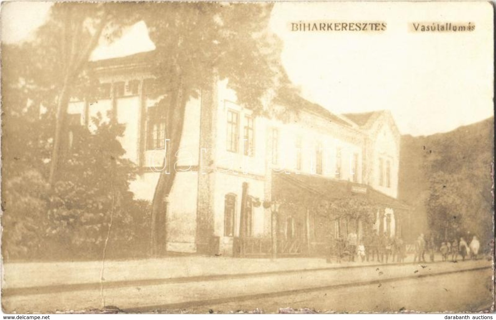 T2/T3 1926 Biharkeresztes, Vasútállomás, Vasutasok. Photo - Sin Clasificación