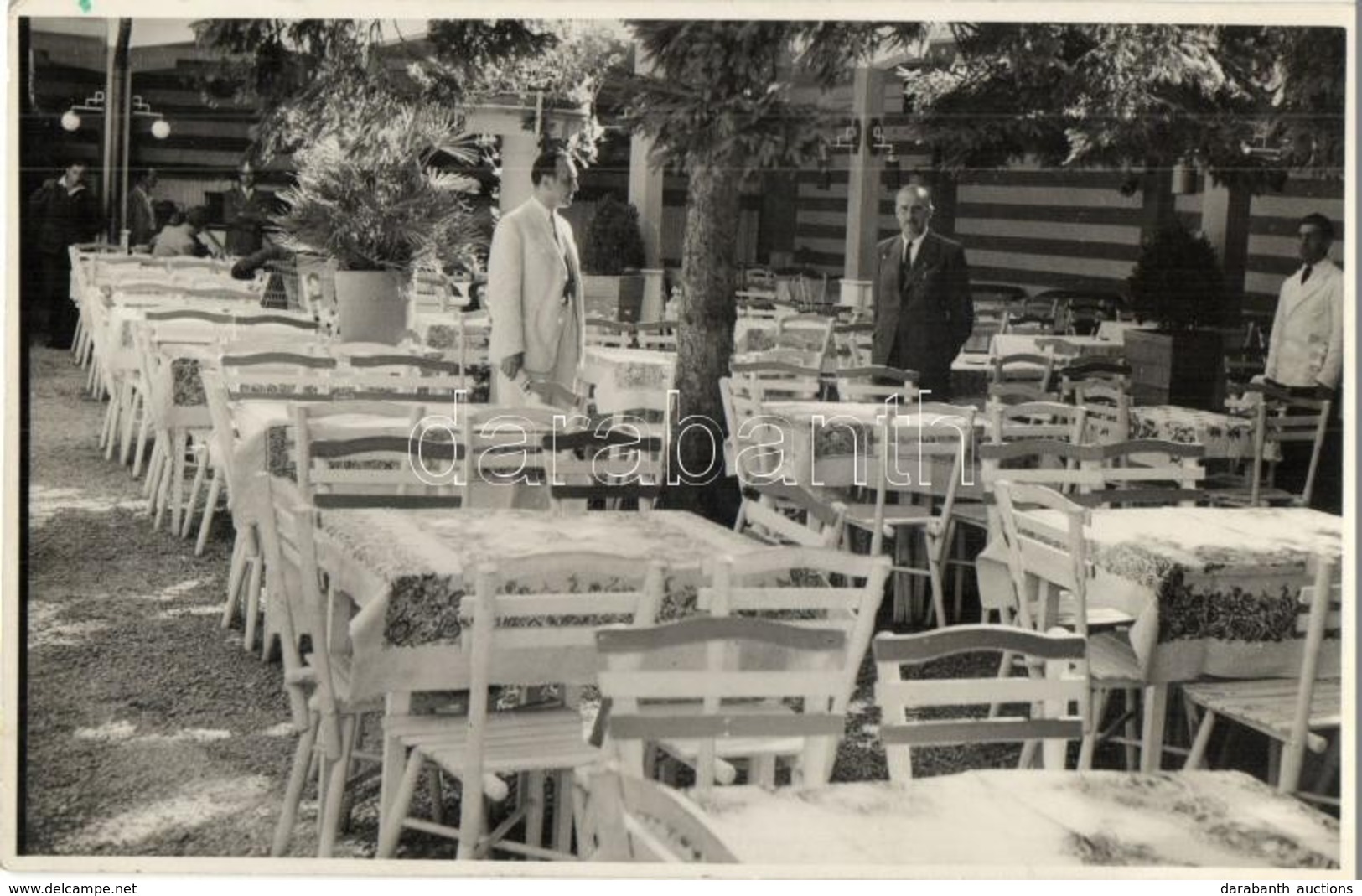 * T2 1941 Nagyvárad, Oradea; Vendéglő Kerthelyisége / Restaurant's Garden. Photo - Sin Clasificación