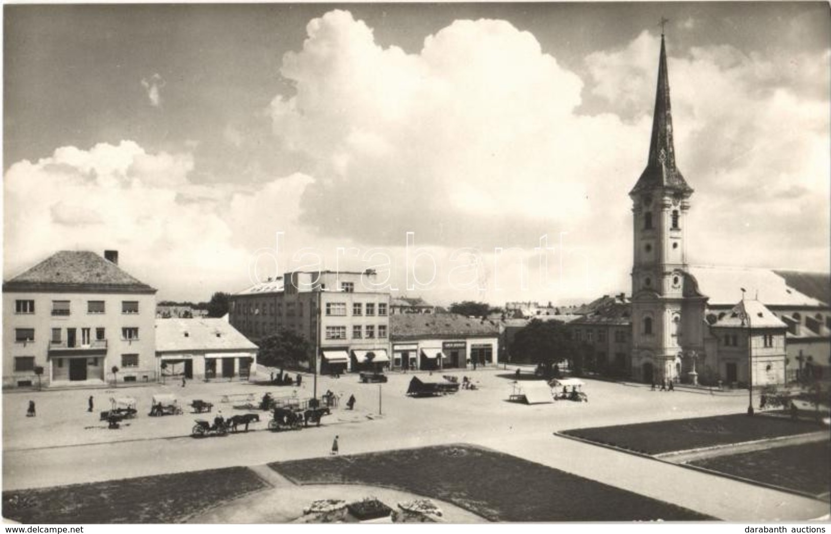 ** T1/T2 ~1960 Érsekújvár, Nové Zámky; Fő Tér, Templom, Piac, üzletek / Main Square, Church, Market, Shops - Otros & Sin Clasificación