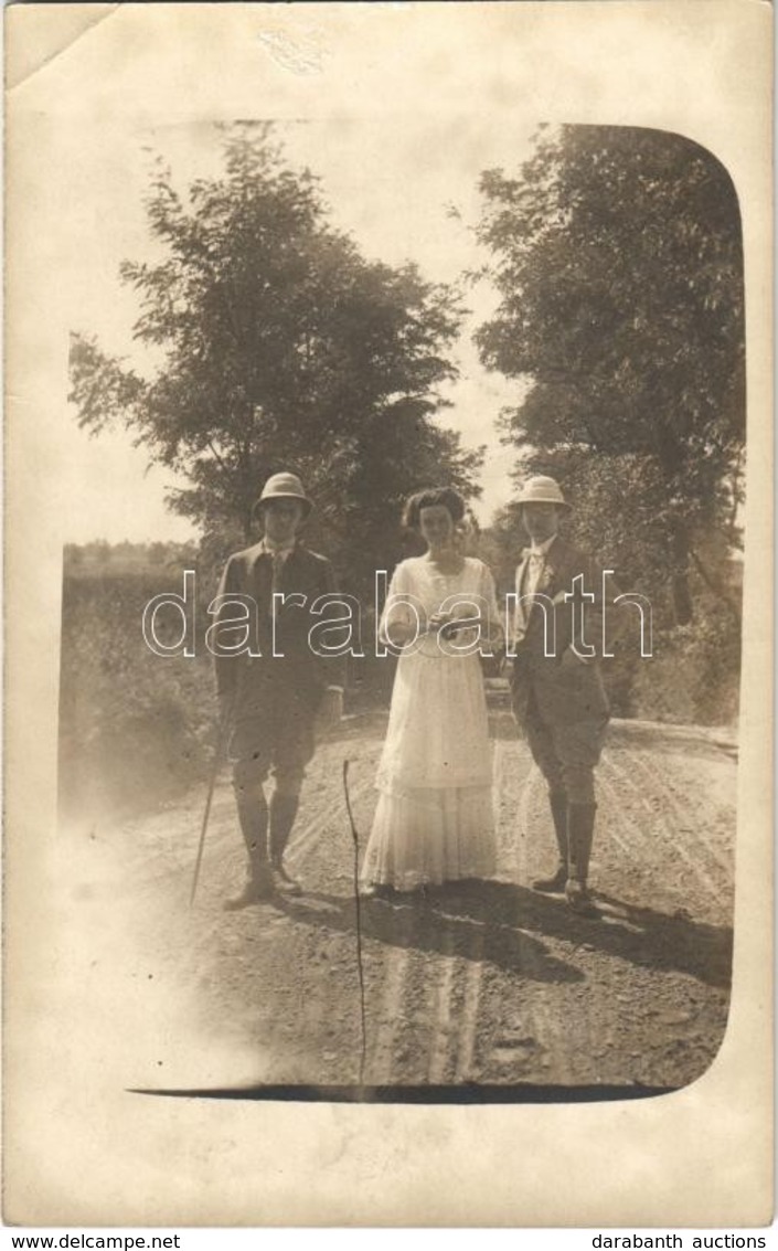 T2/T3 1914 Szabadka, Subotica; Kirándulók / Hikers. Photo (EK) - Sin Clasificación