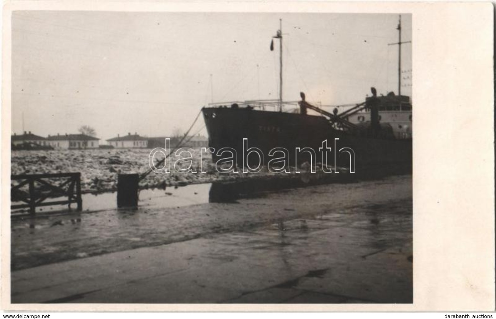 * T3 1941 Sulina Csatorna, Tisza Gőzös Jégzajláskor / SS Tisza In Winter During Ice Breaking. Photo (ragasztónyom / Glue - Sin Clasificación