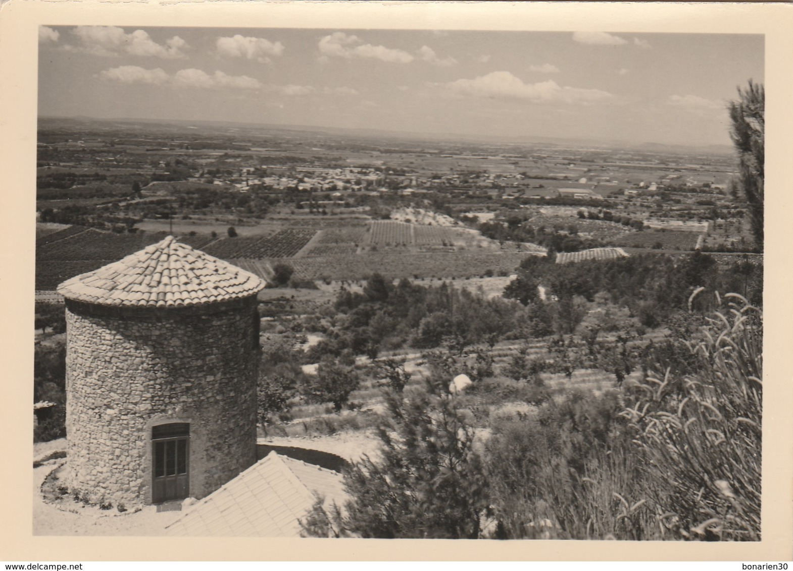 CPSM 84  VACQUEYRAS VUE D'ENSEMBLE PRISE DES DENTELLES  ANCIEN MOULIN - Monteux