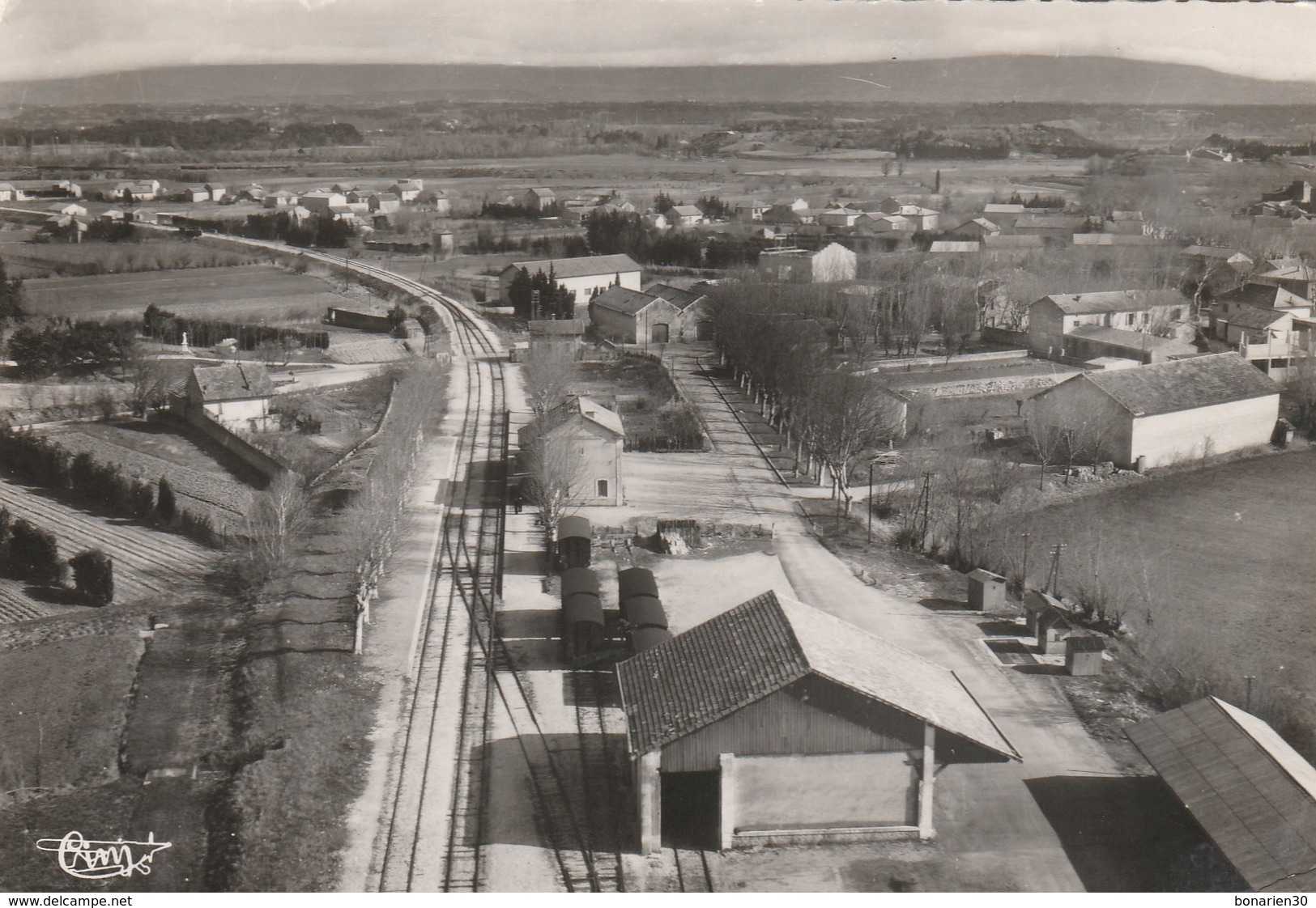 CPSM 84 SARRIANS  VUE AERIENNE QU. DE LA GARE - Sarrians