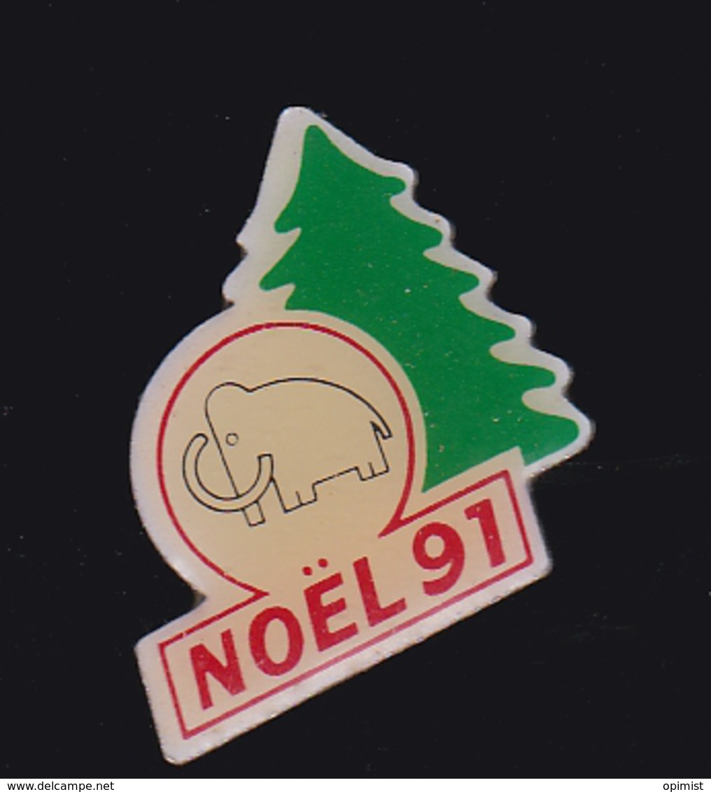 61585- Pin's.Sapin De Noel..Mamouth - Kerstmis