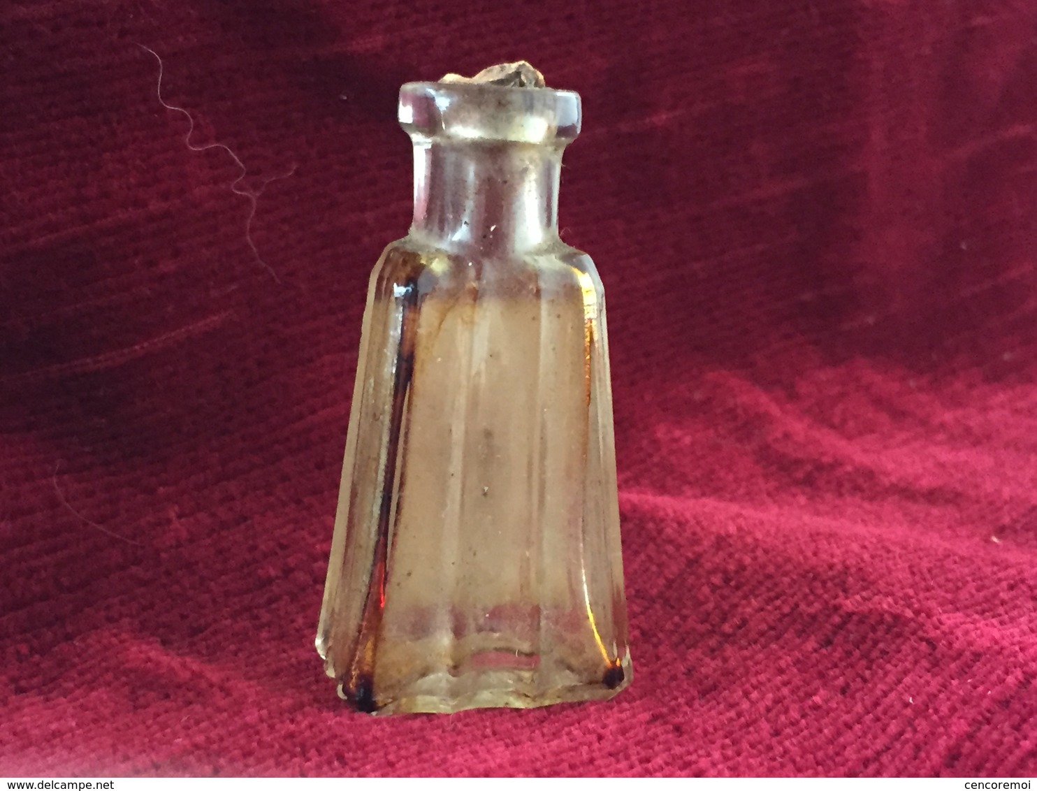 petit flacon à parfum ancien, essence royal magnolia parfumerie Viville