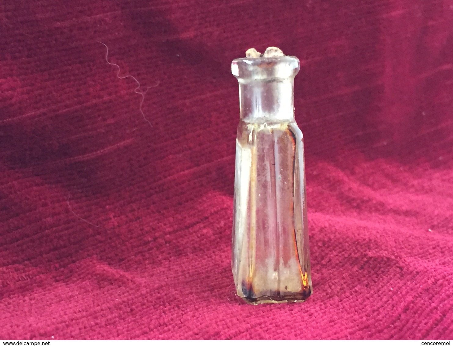 petit flacon à parfum ancien, essence royal magnolia parfumerie Viville