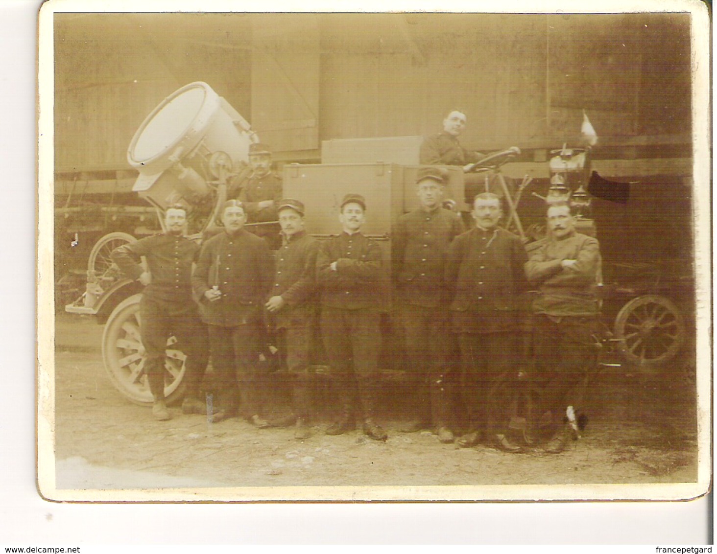 Léon Garat Au Volant D'un Véhicule Avec Projecteur   Militaires Soldats - Guerre, Militaire