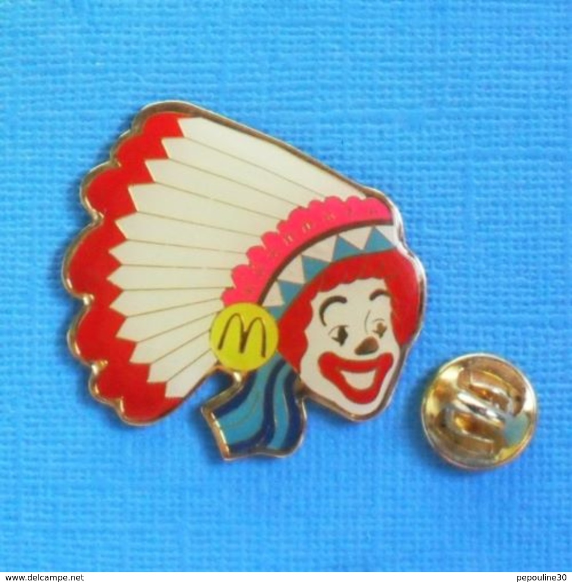 1 PIN'S //  ** RONALD / COIFFE DE CHEF INDIEN COMANCHE / McDONALD'S ** . (McDonald's 2001®) - McDonald's