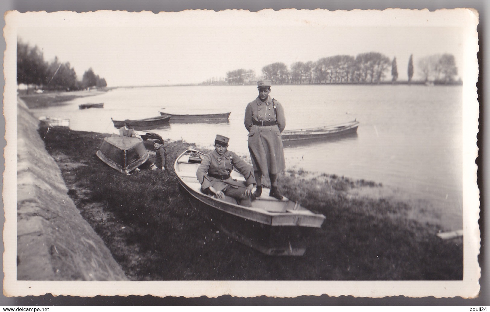 CHALON SUR SAONE  PHOTO   11 X 7    MILITAIRES DU 134 EME REGIMENT D'INFANTERIE  1936 DANS UNE BARQUE SUR LA SAONE - Guerre, Militaire