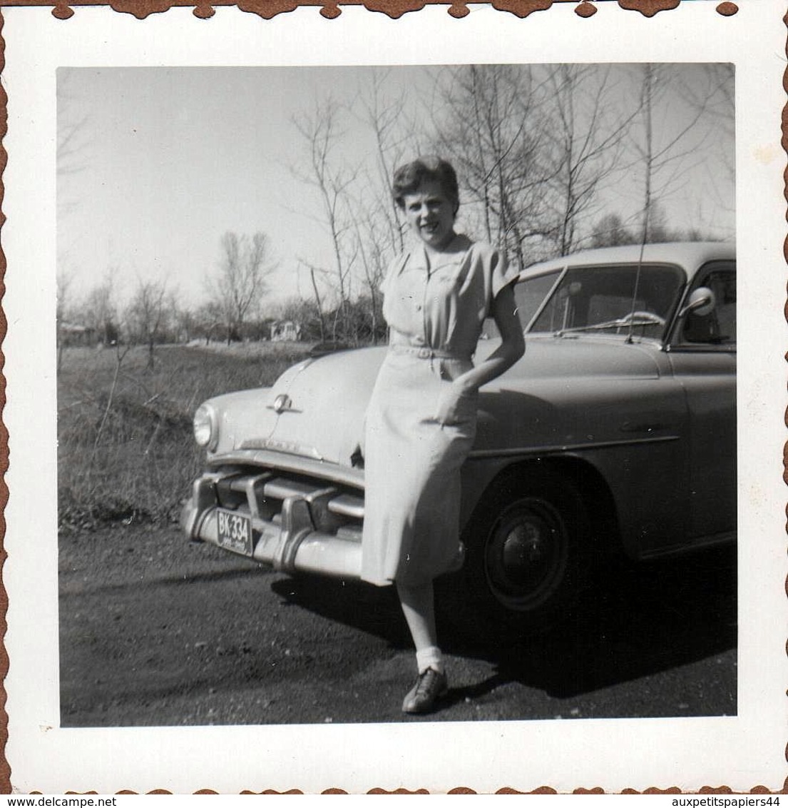 Photo Carrée Originale B.B. USA - Pin-Up & Sa Lincoln Ou Pas à Identifier Vers 1950 - Automobili