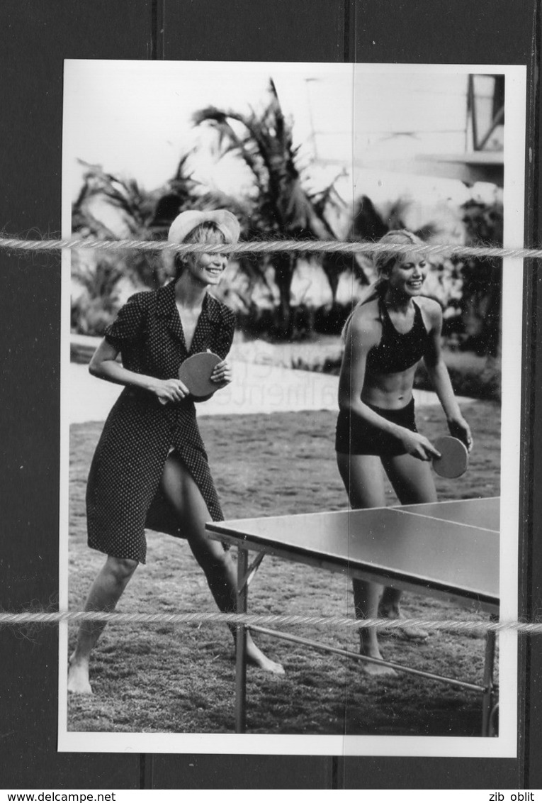 CLAUDI SCHIFFER JOUE AU TENNIS DE TABLE  Ping Pong Babe Femme En Maillot Chapeau Pin-up - Tennis De Table