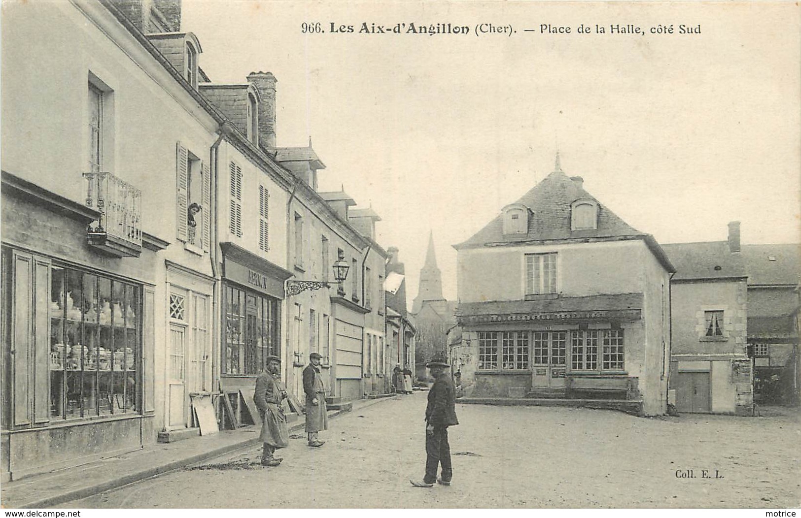 LES AIX D'ANGILLON - Place De La Halle, Côté Sud. - Les Aix-d'Angillon