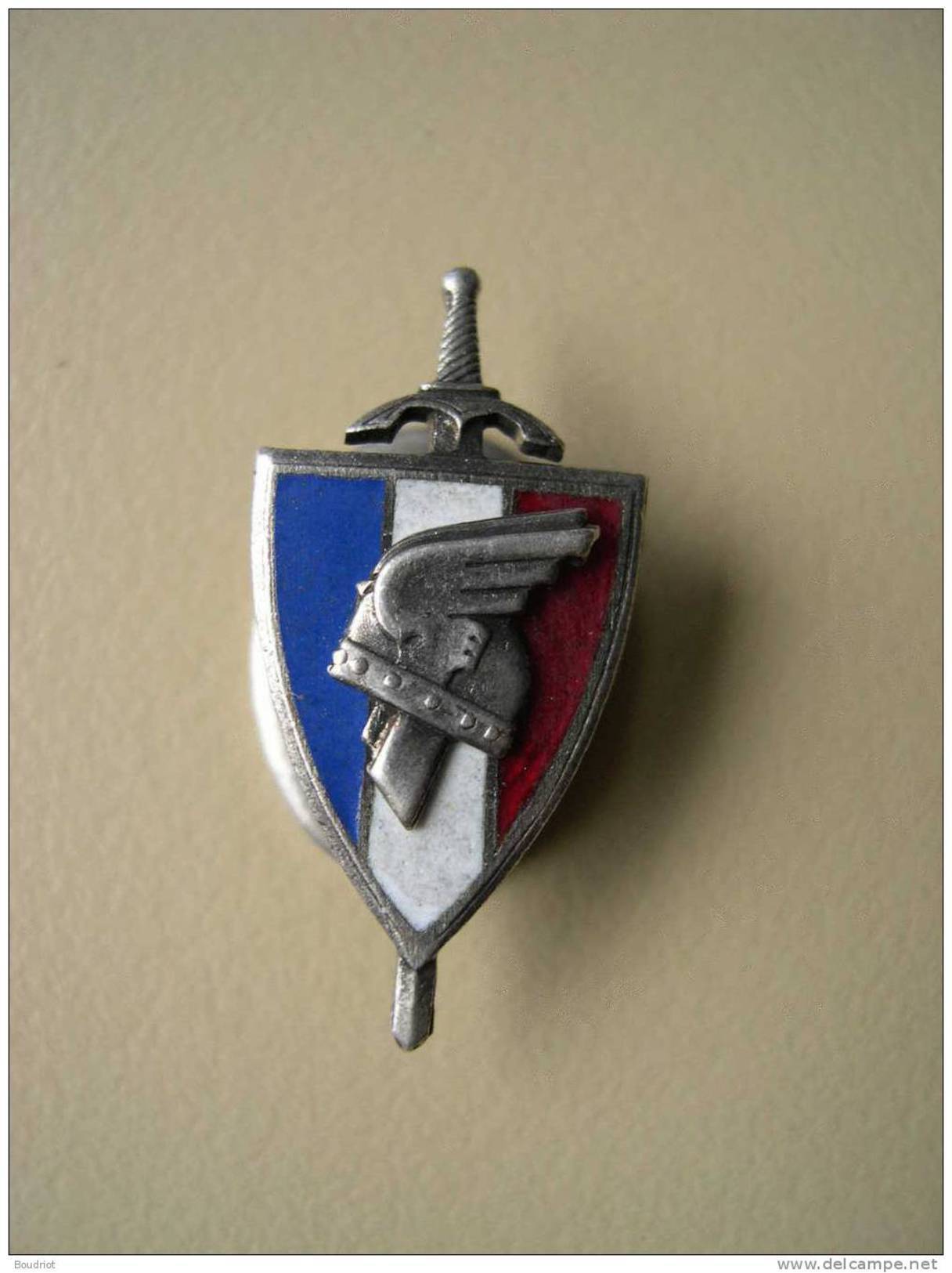 INSIGNE DE BOUTONNIERE DE LA LEGION FRANCAISE DES COMBATANTS / ARGENTE/PETAIN/VICHY - France