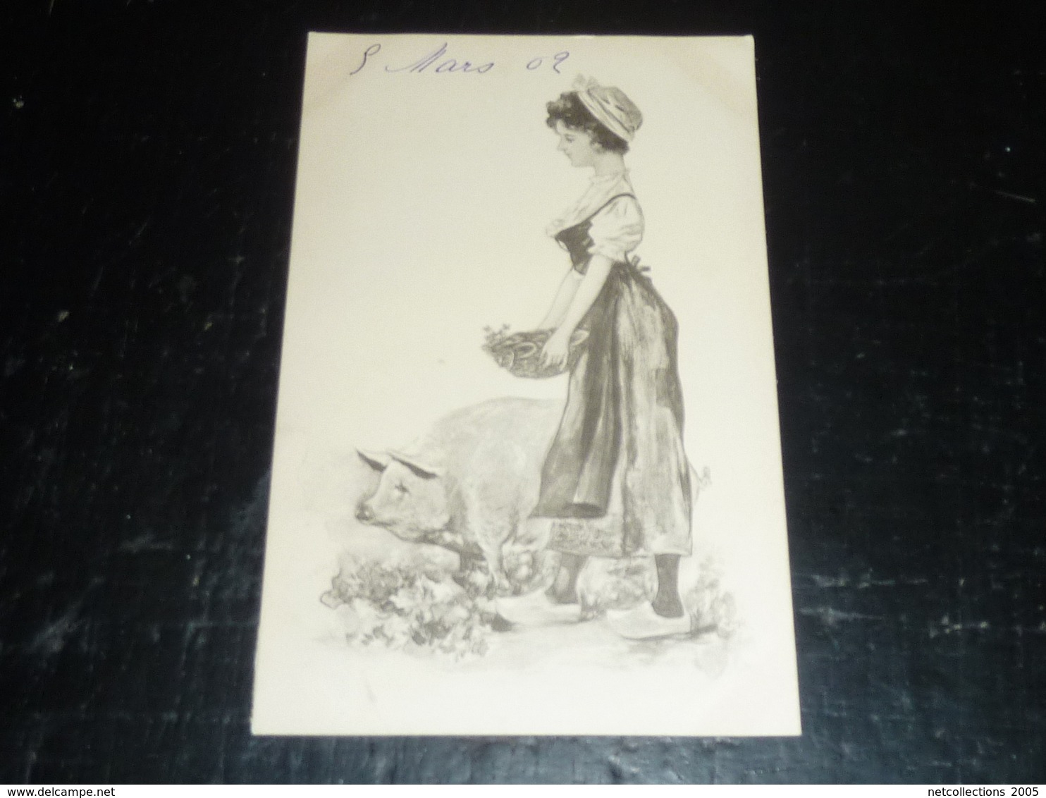 COCHON CARTE FANTAISIE ILLUSTREE - FEMME + UN COCHON + UN PANIER DE FER A CHEVAL  (AH) - Maiali