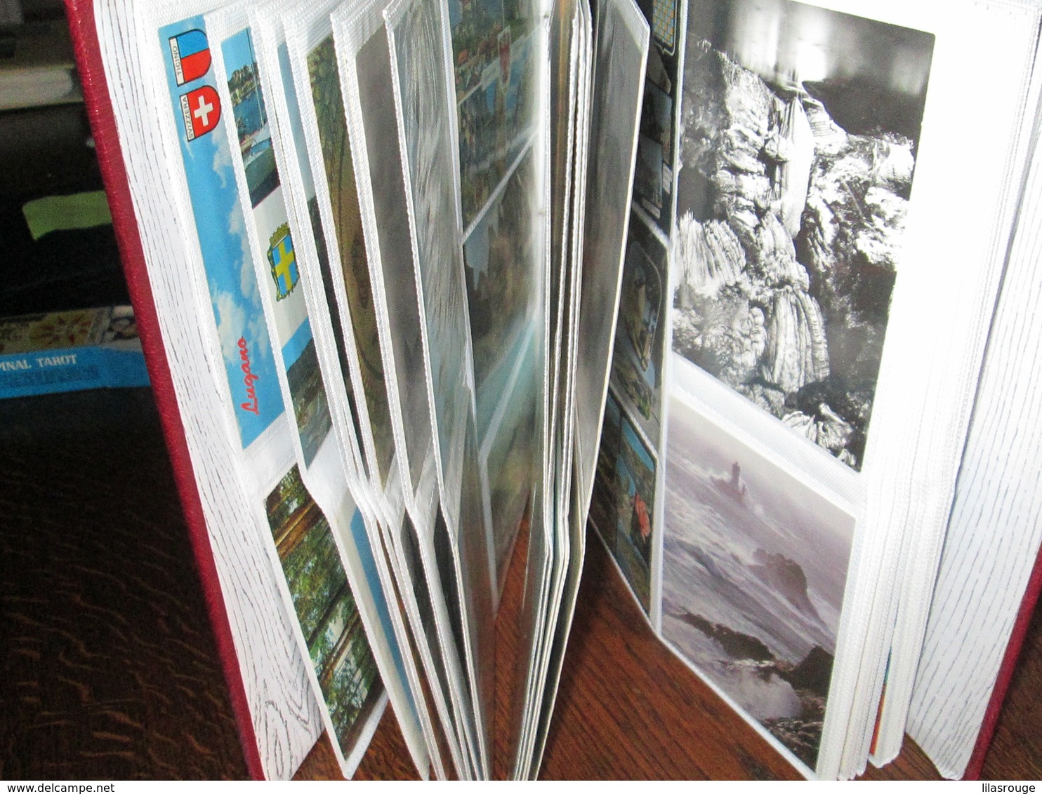 VENDS LOTS DE 800  CARTES DANS DEUX ALBUMS - 500 Postcards Min.