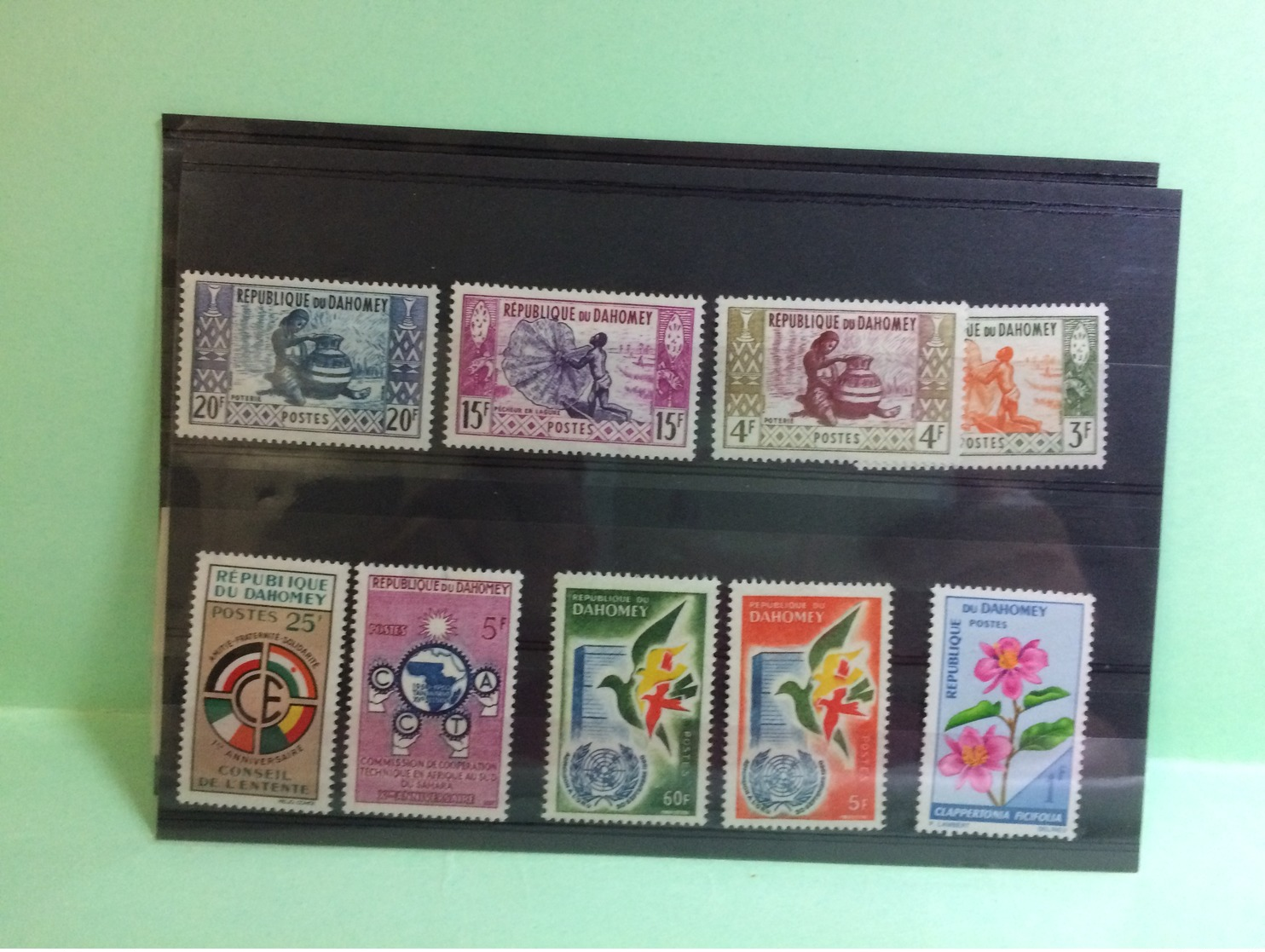 Lot timbres oblitérés + neufs +surcharge Pays Monde voir photos