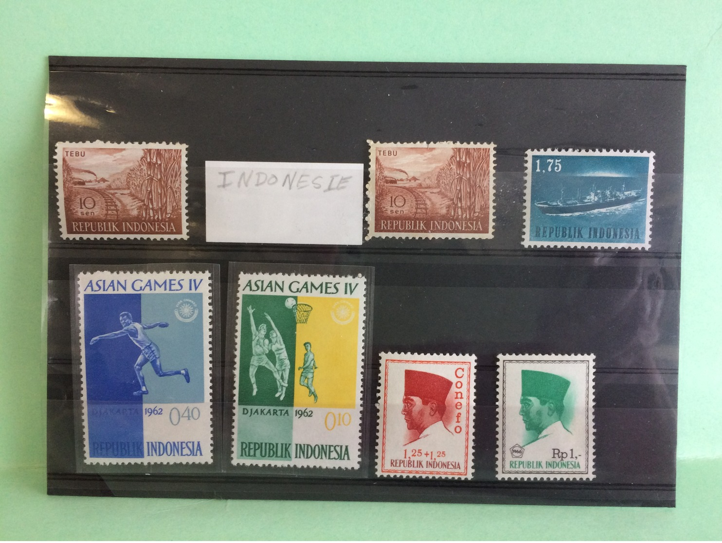 Lot timbres oblitérés + neufs +surcharge Pays Monde voir photos