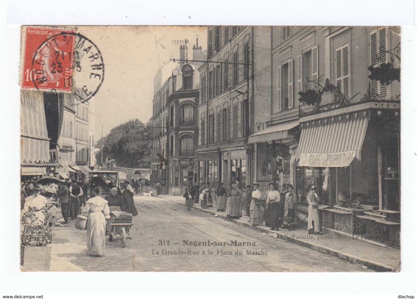 Nogent Sur Marne. La Grande Rue à La Place Du Marché. Avec Devantures De Magasins. (2343) - Nogent Sur Marne