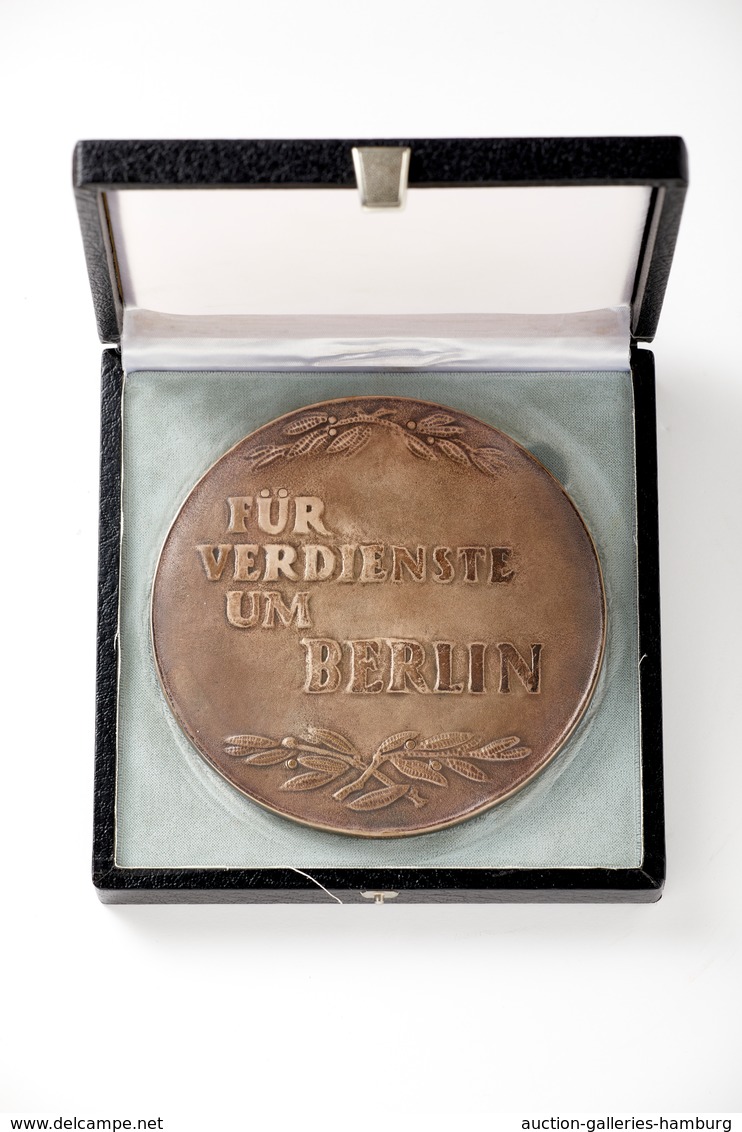 Medaillen Deutschland - Personen: ERNST REUTER; Sehr Guterhaltene "Ernst-Reuter-Plakette" Im Origina - Otros & Sin Clasificación