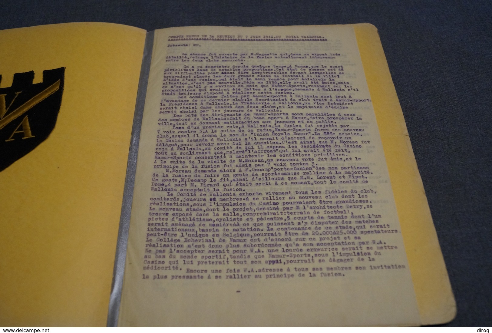 Club De Football Wallonia Namur,originale ,assemblée Du 7/06/1941 + écusson D'époque Originale ,RARE,unique - Autres & Non Classés