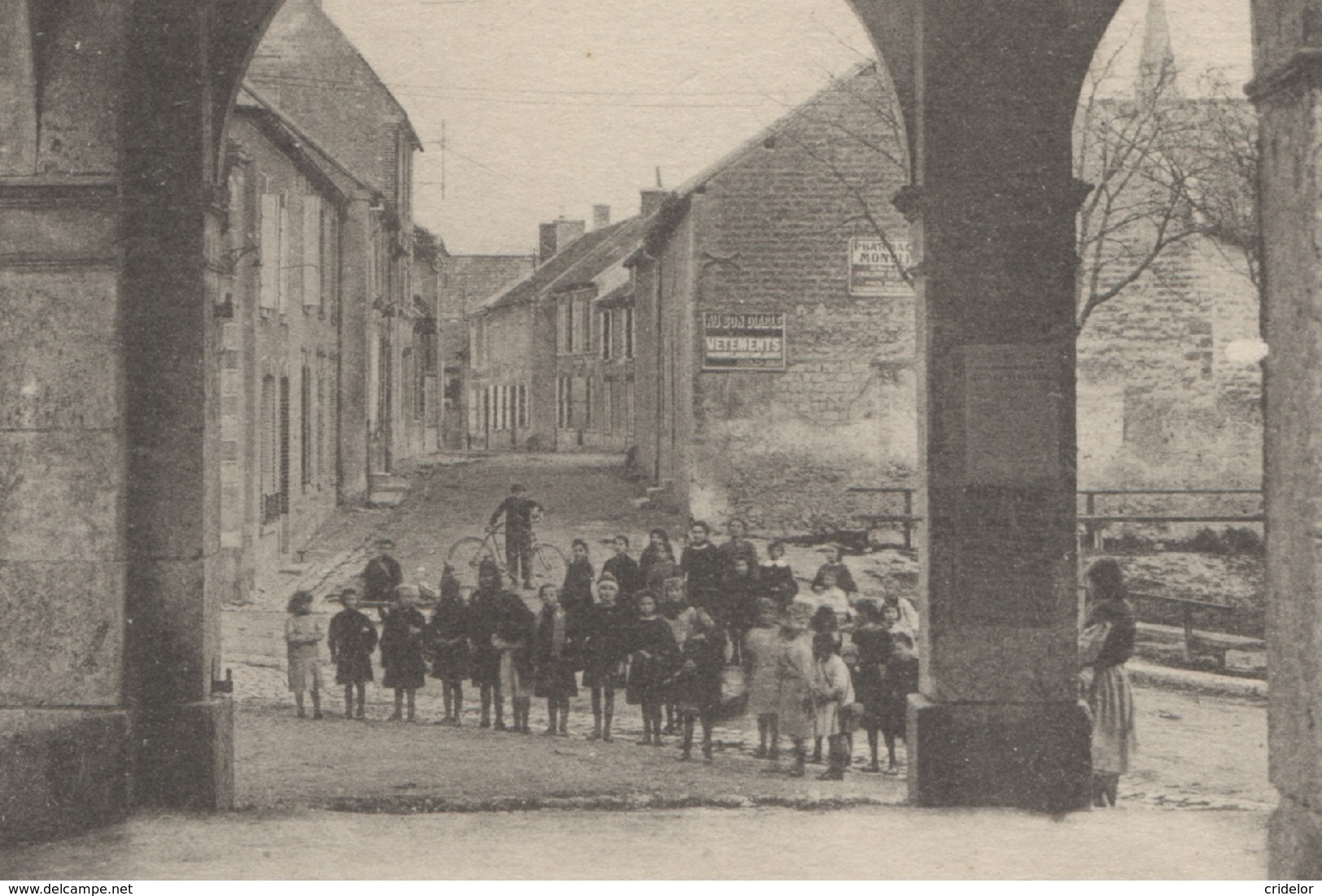 51 - TOURS-SUR-MARNE - VUE PRISE SOUS LA HALLE - VOIR ZOOM - Autres & Non Classés