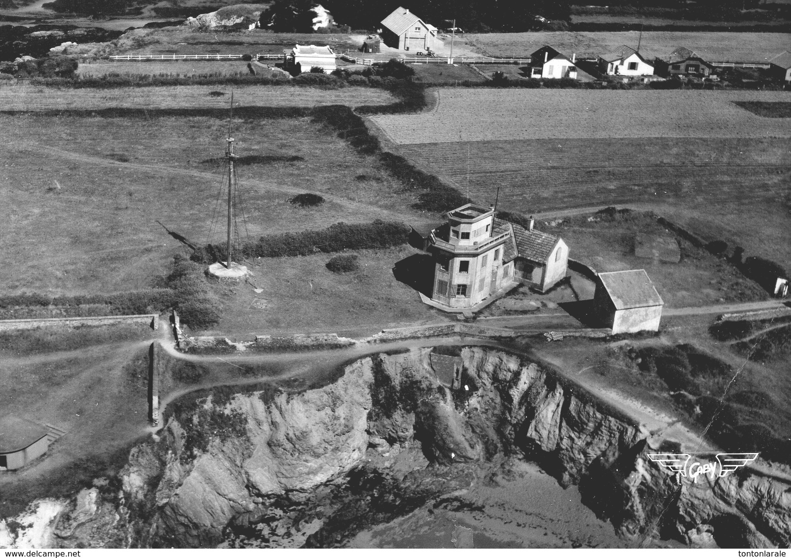 CPSM-VUE AERIENNE - L'ANCIEN SEMAPHORE-L'AUBERGE DE JEUNESSE - Piriac Sur Mer