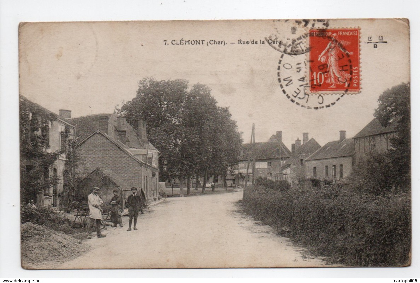 - CPA CLÉMONT (18) - Rue De La Gare 1919 (avec Personnages) - Edition E. Maquaire N° 7 - - Clémont