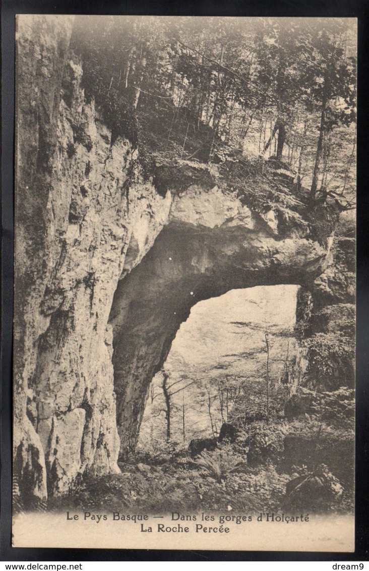 LE PAYS BASQUE 64 - Dans Les Gorges D'Holcarté - La Roche Percée - Sonstige & Ohne Zuordnung