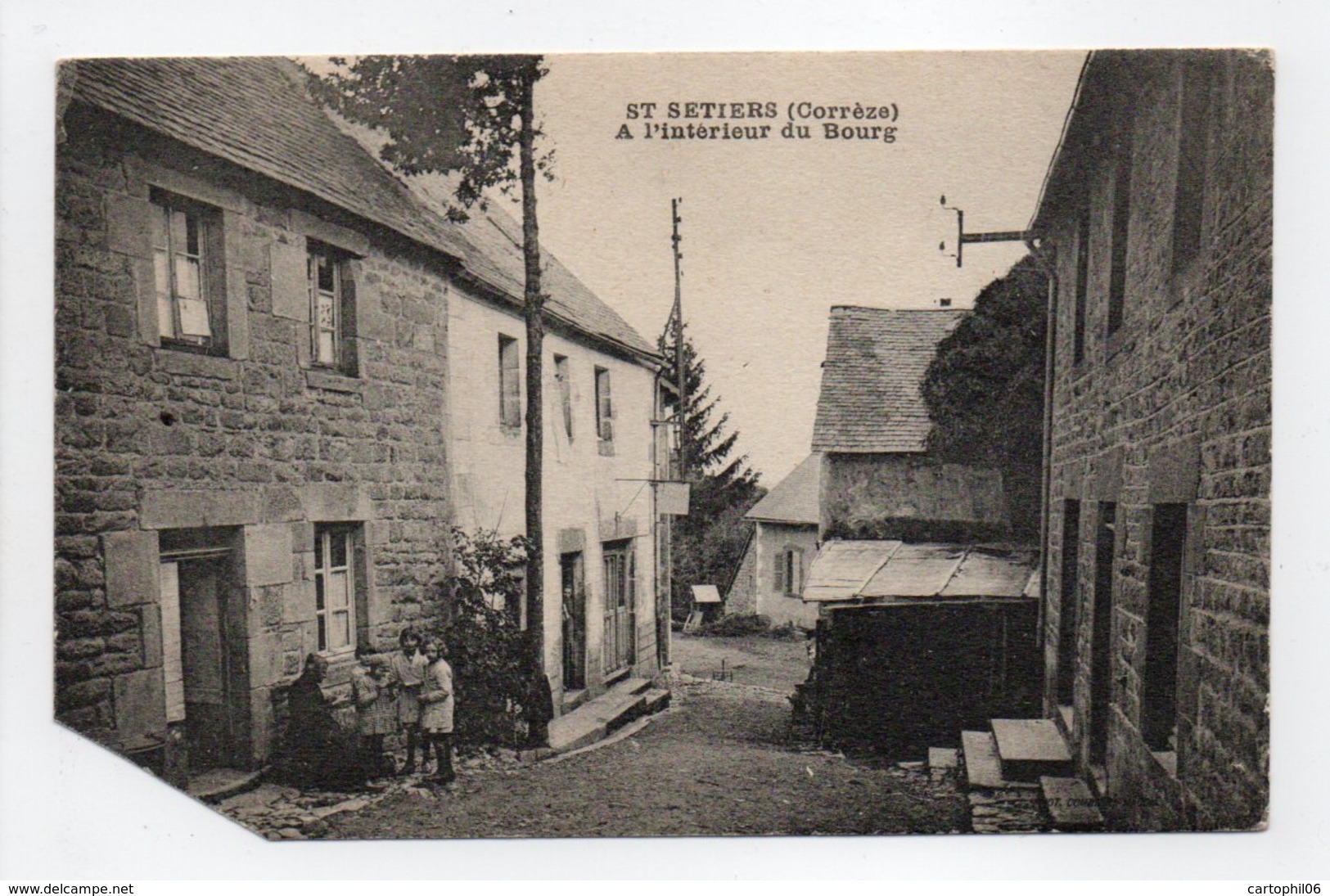 - CPA SAINT-SETIERS (19) - A L'intérieur Du Bourg - Photo COMBIER - - Autres & Non Classés