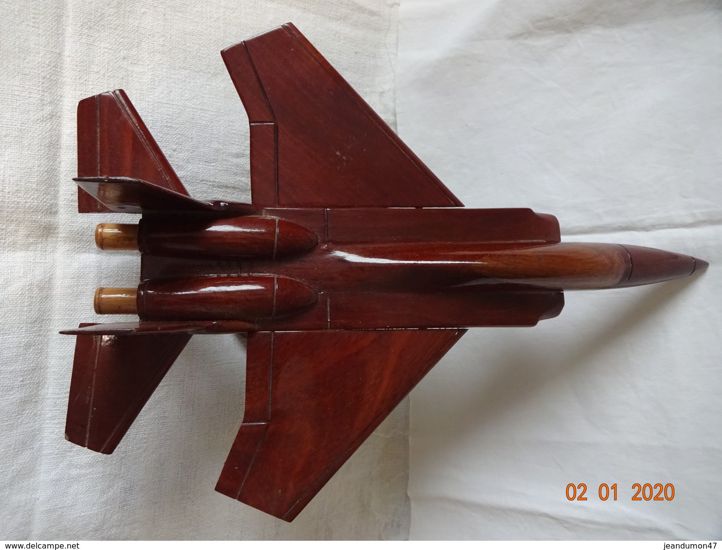 TRES BELLE MAQUETTE AVION DE CHASSE A IDENTIFIER - EN BOIS. EXCELLENT ETAT. 561 GRAMMES - Aviation