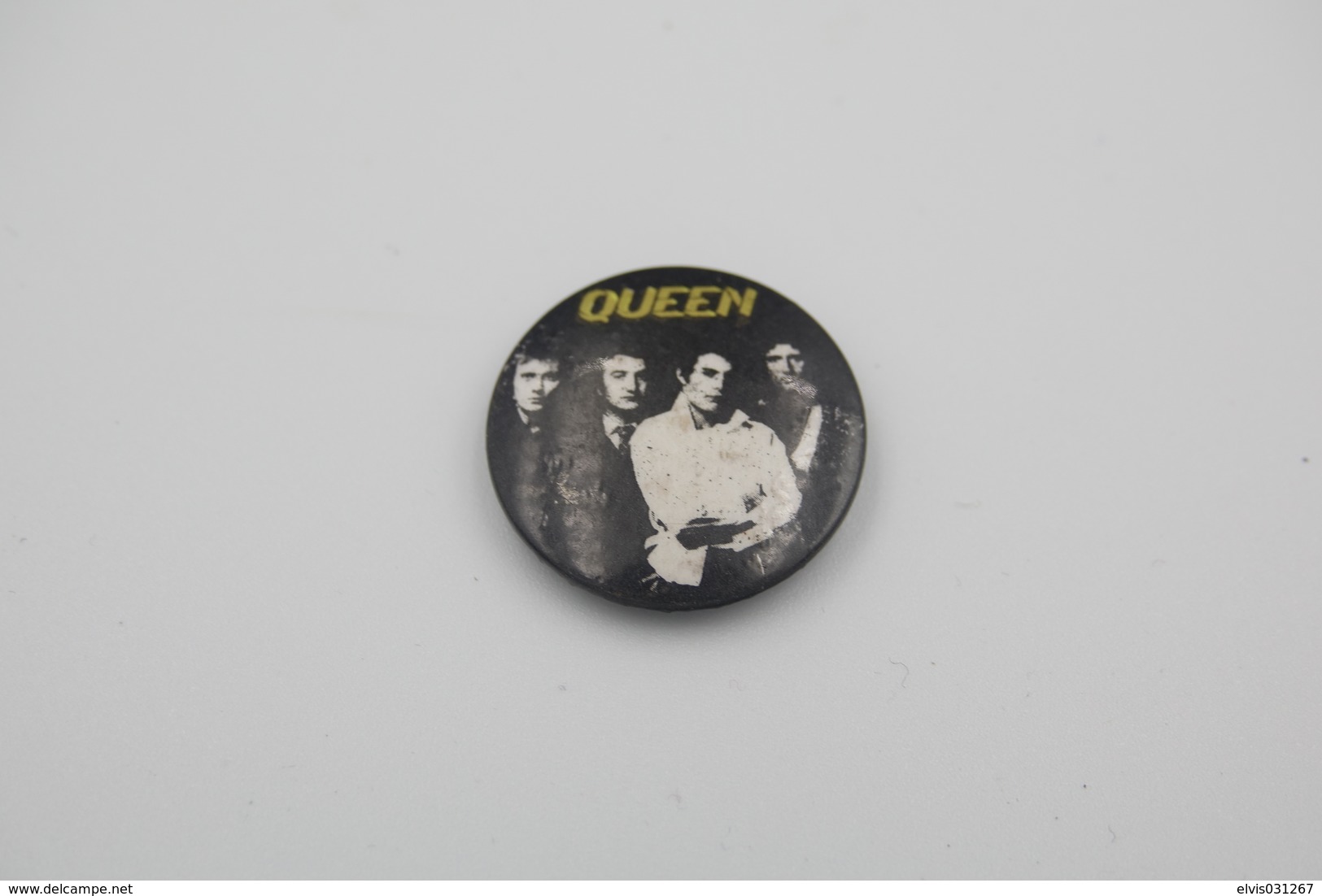 Vintage BUTTON: QUEEN *** - 1 INCH - Speld - Epingle - Badge - Pinback - RaRe - ORIGINAL 1980's - Zonder Classificatie