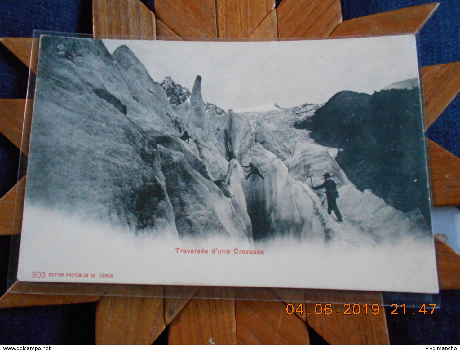 SUISSE - TRAVERSEE D'UNE CREVASSE DEBUT XXEME SIECLE - CPA DOS NON DIVISE - VIERGE - Avers