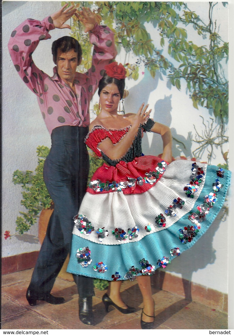 CARTE BRODEE .. COUPLE DE DANSEURS ESPAGNOLS .. ROBE A PAILLETTES .. DANSE FLAMENCO - Ricamate