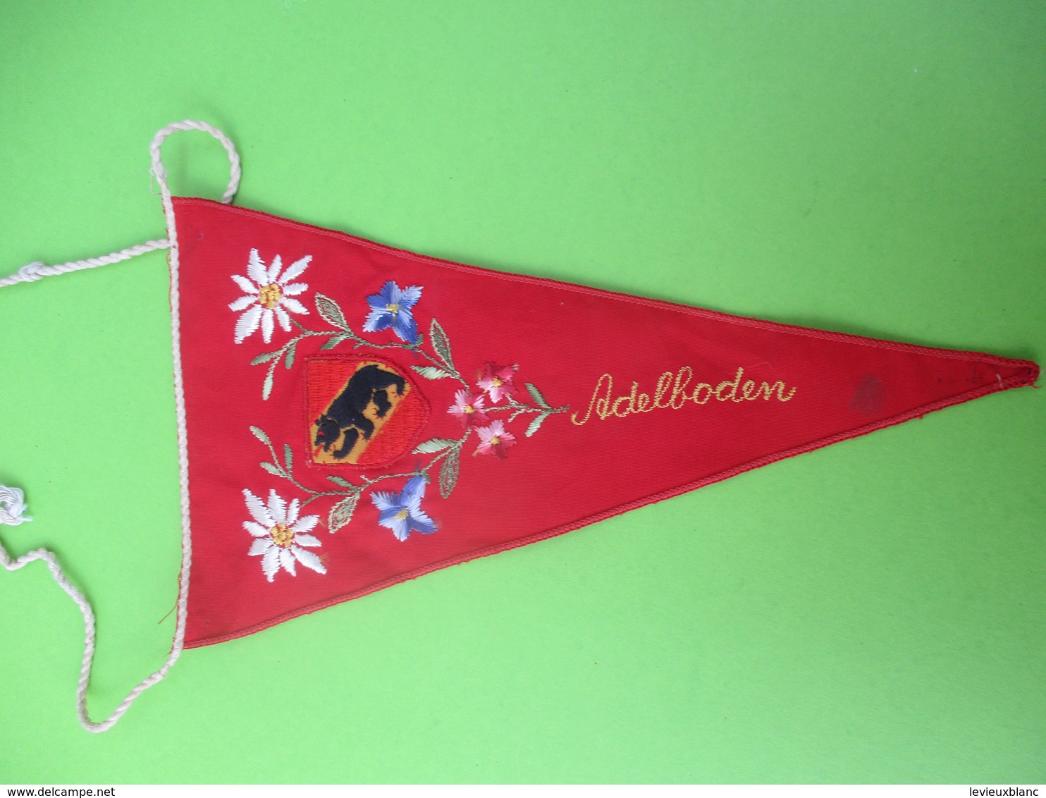 Petit Fanion  Souvenir / Ancien /SUISSE / Adelboden / Ecusson Berne Et Fleurs Années 1950    DFA41 - Autres & Non Classés