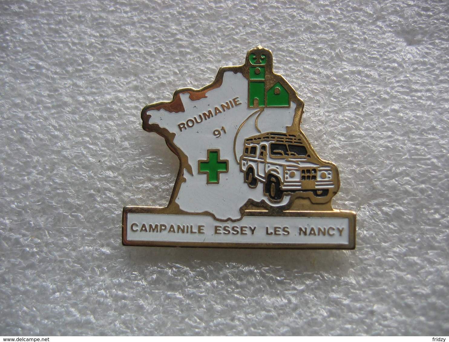 Pin's Départ Vers La Roumanie En Land Rover Depuis Le Campanile D'ESSEY Les NANCY En 91 - Sonstige & Ohne Zuordnung