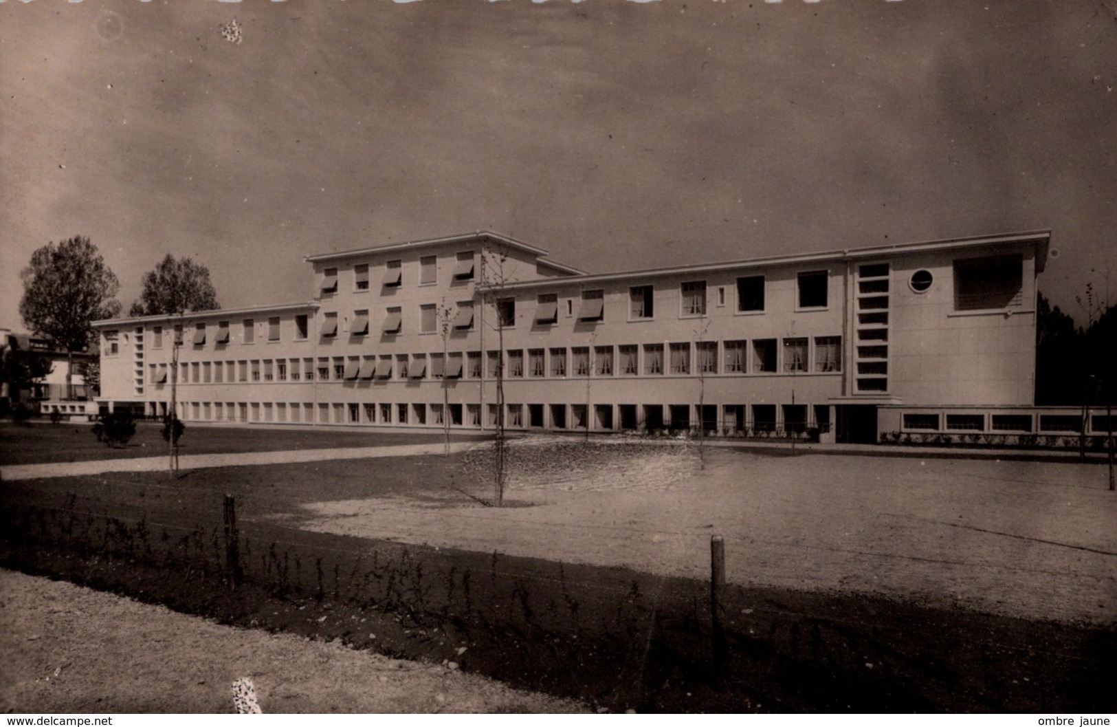 T6 - CPSM - JURA - Carte Photo - TAVAUX CITES - Le Centre Médico Social - Tavaux