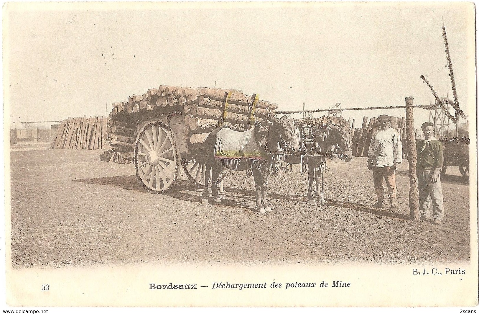 33 - BORDEAUX - Déchargement Des Poteaux De Mine - (carte Colorisée + PAILLETTES) - B.J.C., N° 33 - Thème Transport Bois - Bordeaux