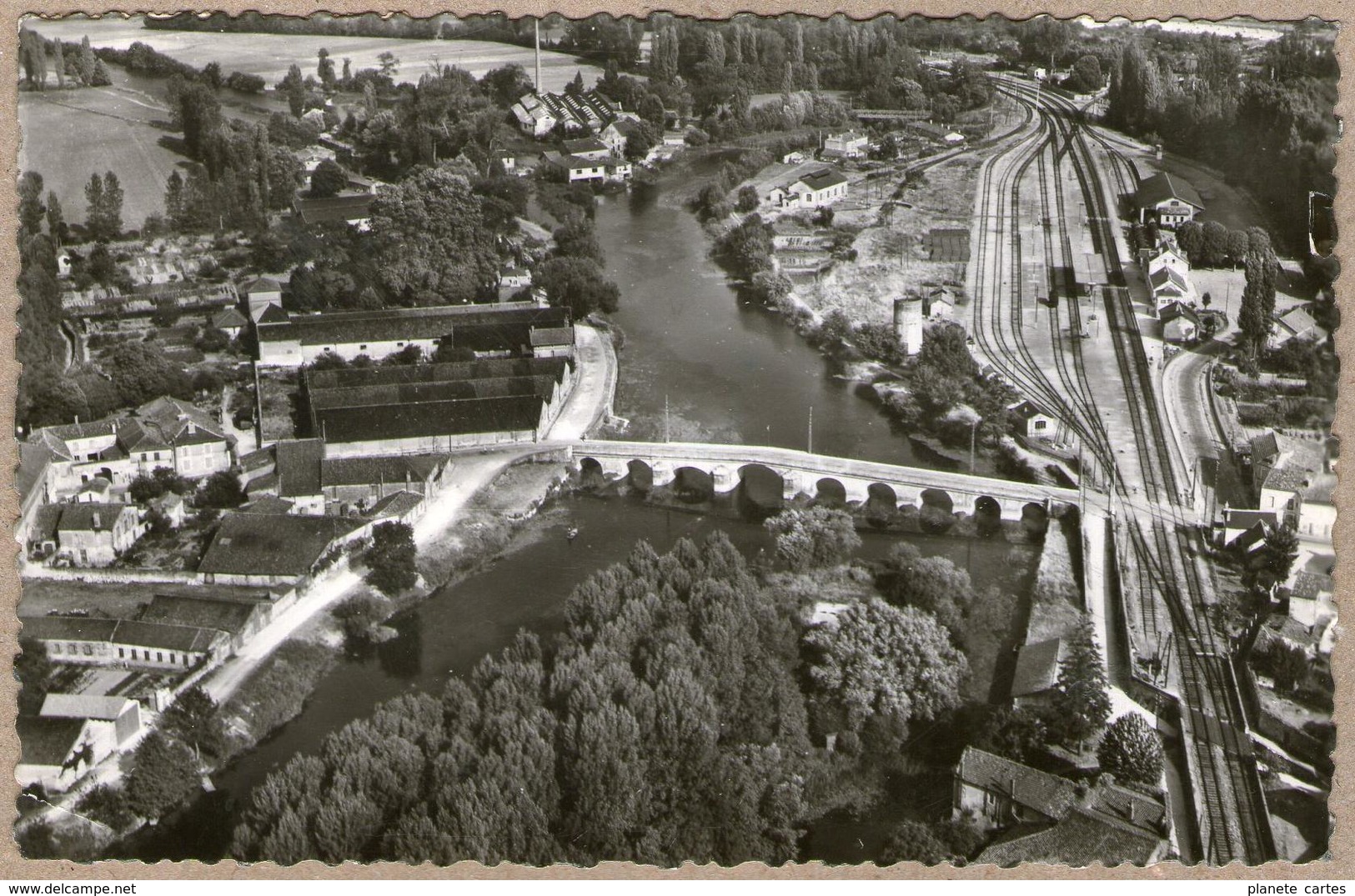 16 / CHATEAUNEUF - Vue Aérienne - Gare, Charente, Pont (années 50) - Chateauneuf Sur Charente