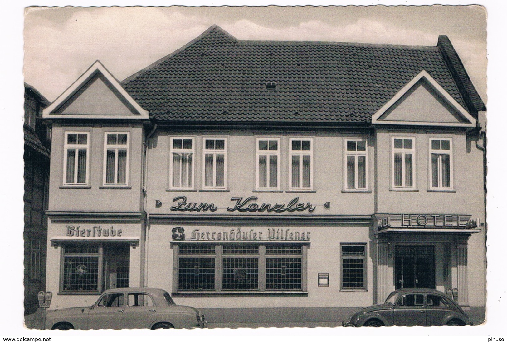 D-10537   NIENBURG / WESER : Hotel Zum Kanzler  ( Volkswagen Beetle ) - Nienburg