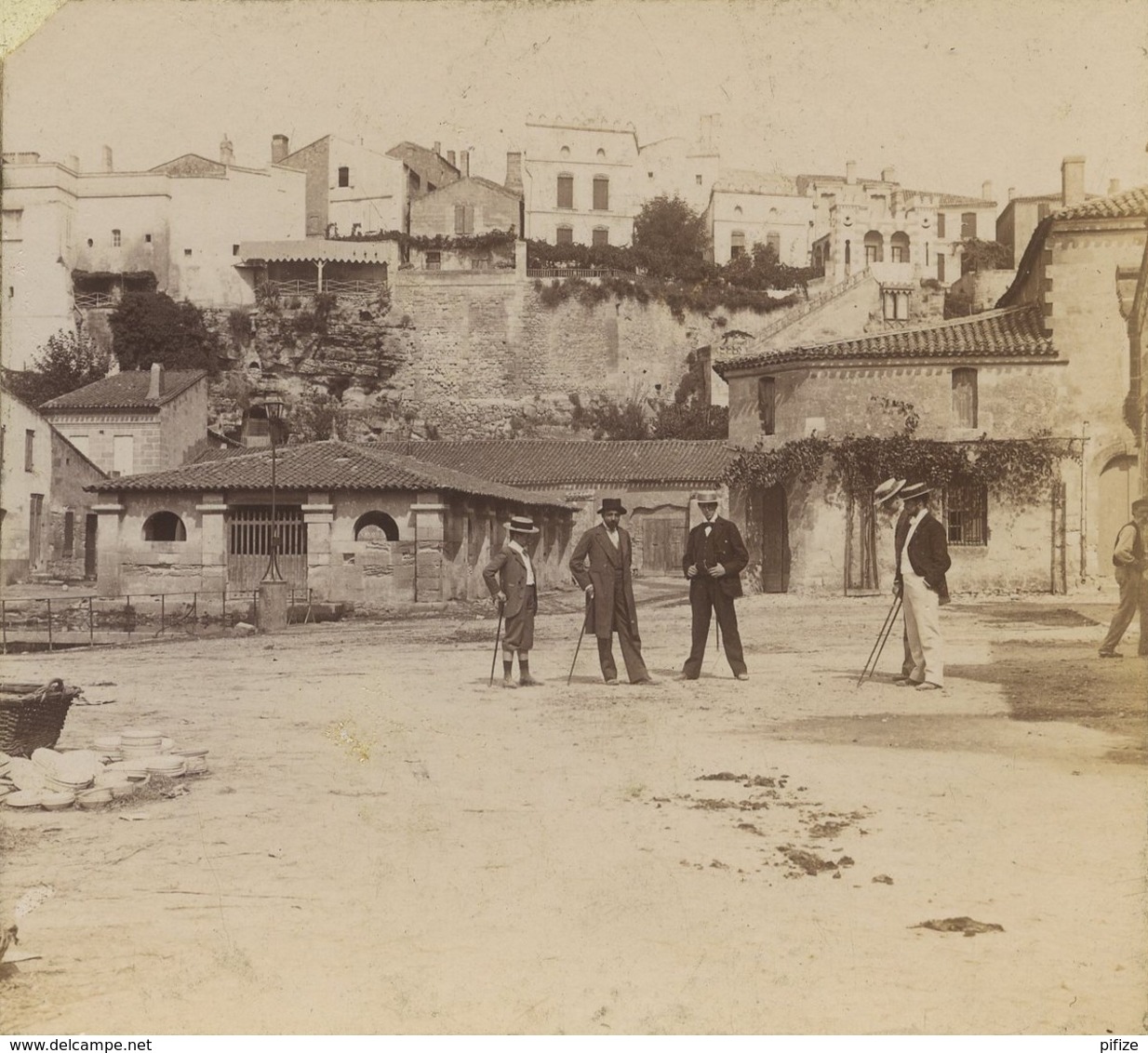 Stéréo Amateur Légendée "Bourg-sur-Gironde - 11 Septembre 1898 . Animée . Lavoir . - Photos Stéréoscopiques