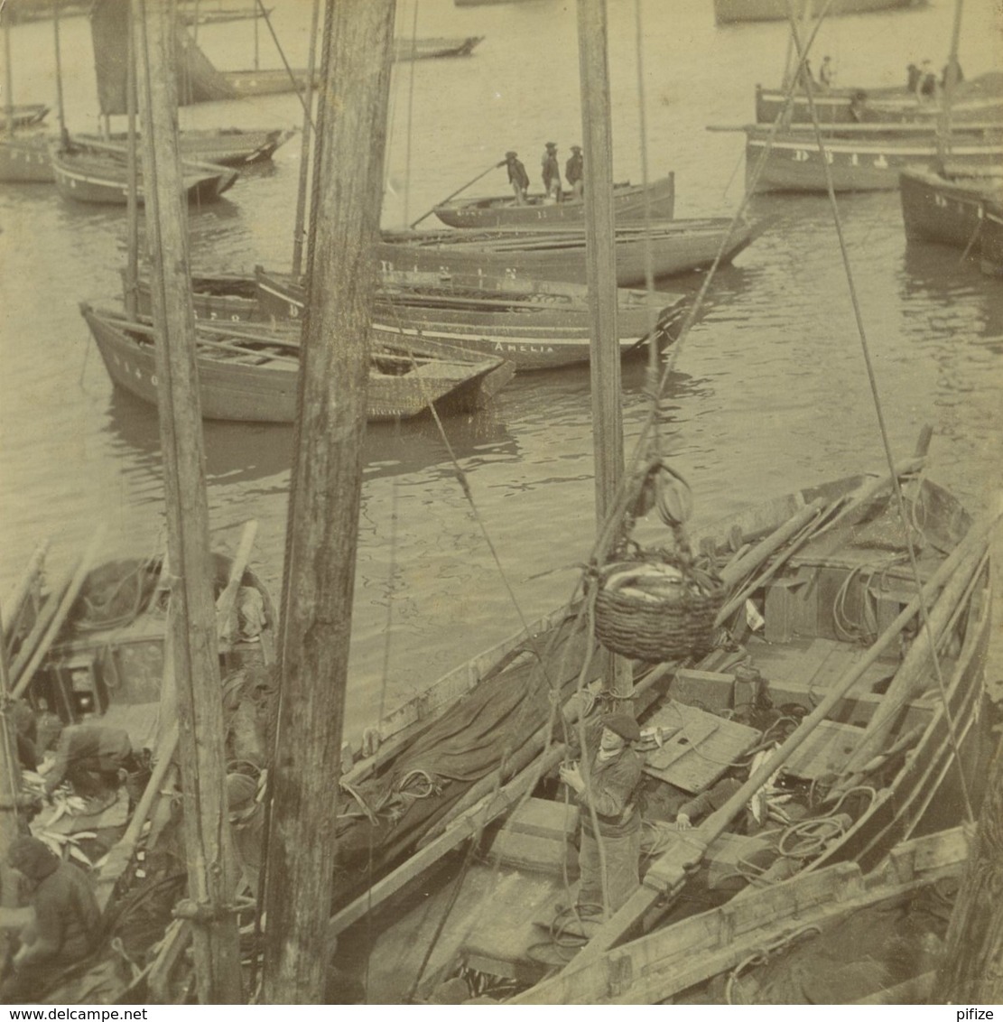 (Bretagne) 2 Stéréos Amateur 1912 Collées Recto-verso . Douarnenez . Bretonnes Avec Coiffe + Retour De Pêche - Stereoscopio