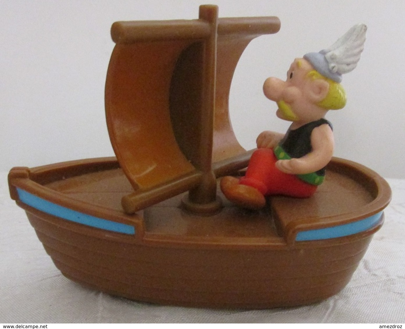 Collection Mac-Donald Astérix Mac-Do Astérix Assis Dans Son Bateau à Voile - Little Figures - Plastic