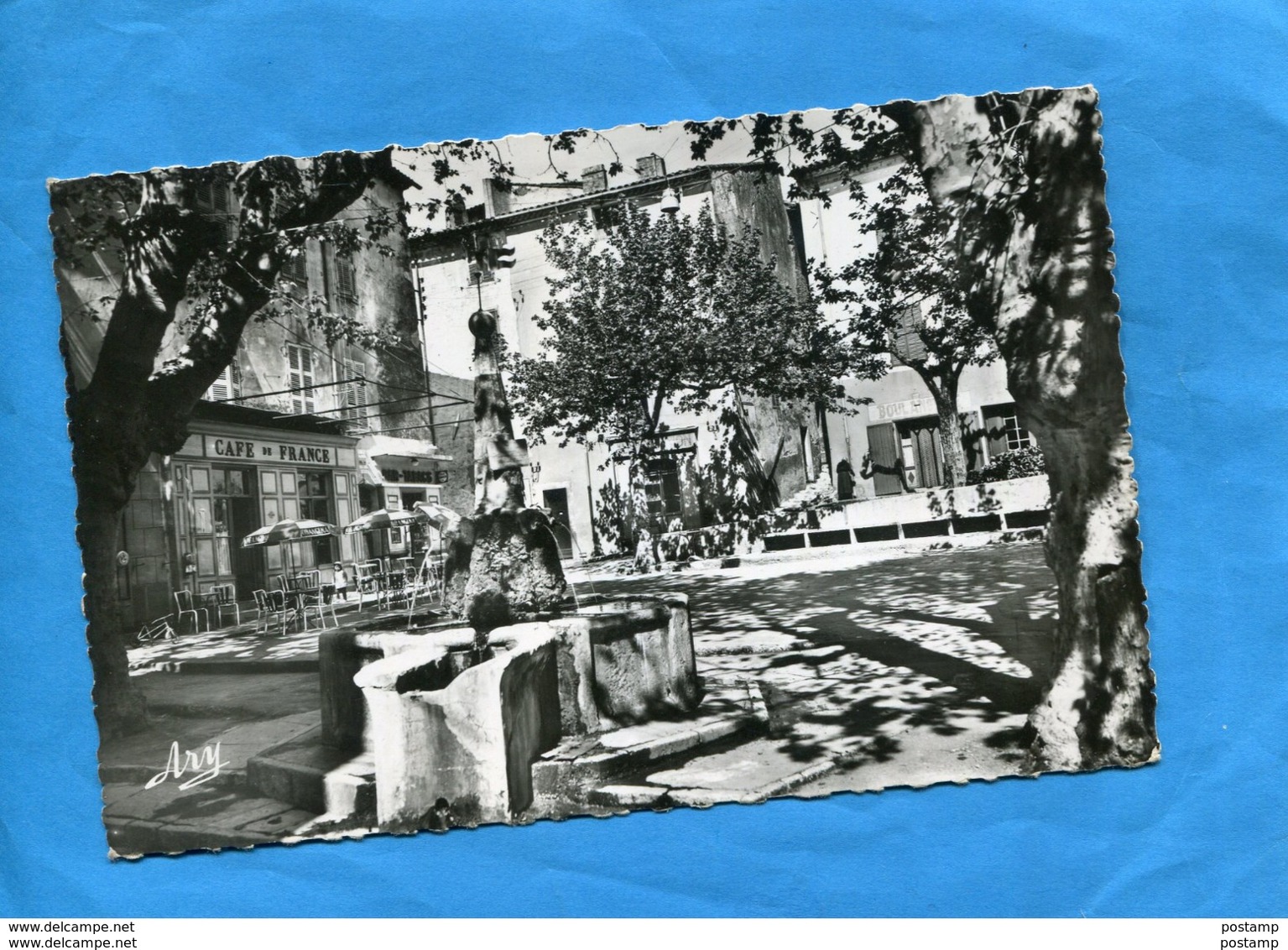 SIGNES-la Place Du Marché--fontaine Et Café De Françe-années 50--édit Tardy - Signes