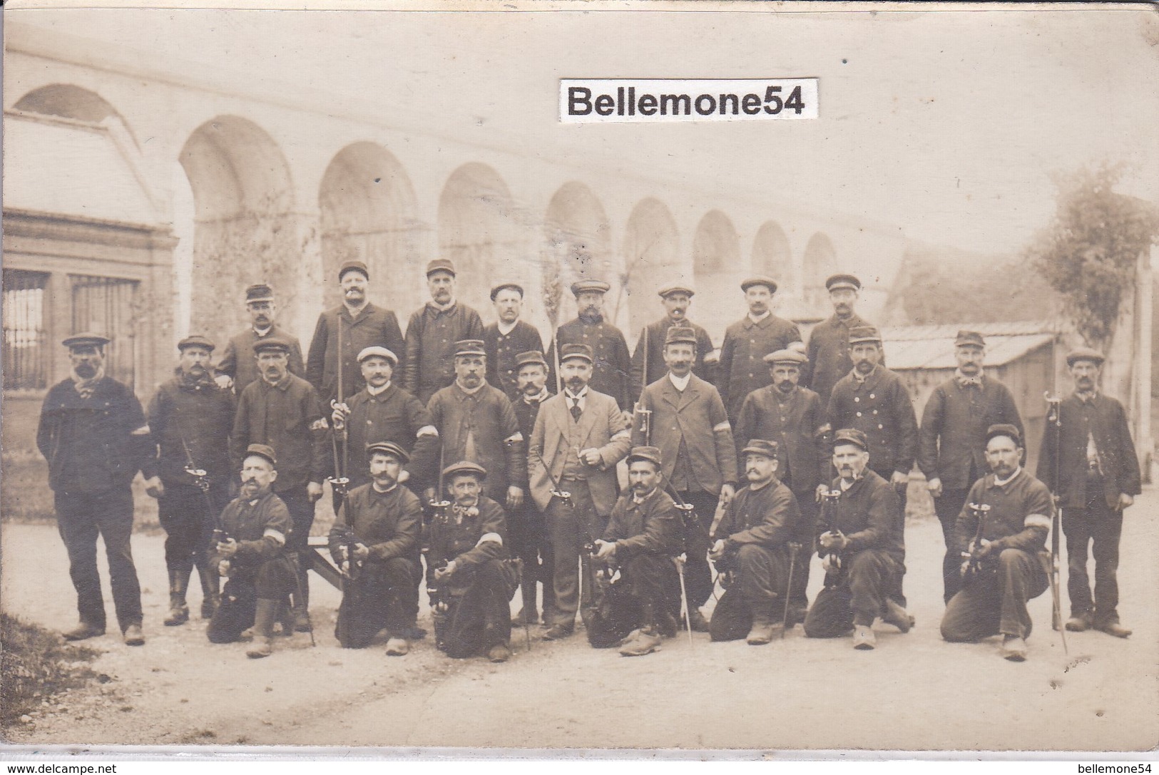 Carte Photo Dept 77 - Longueville - Groupe De Militaire Section C Groupe 2 Poste 1 Longueville (voir Scan Recto-verso) - Sens