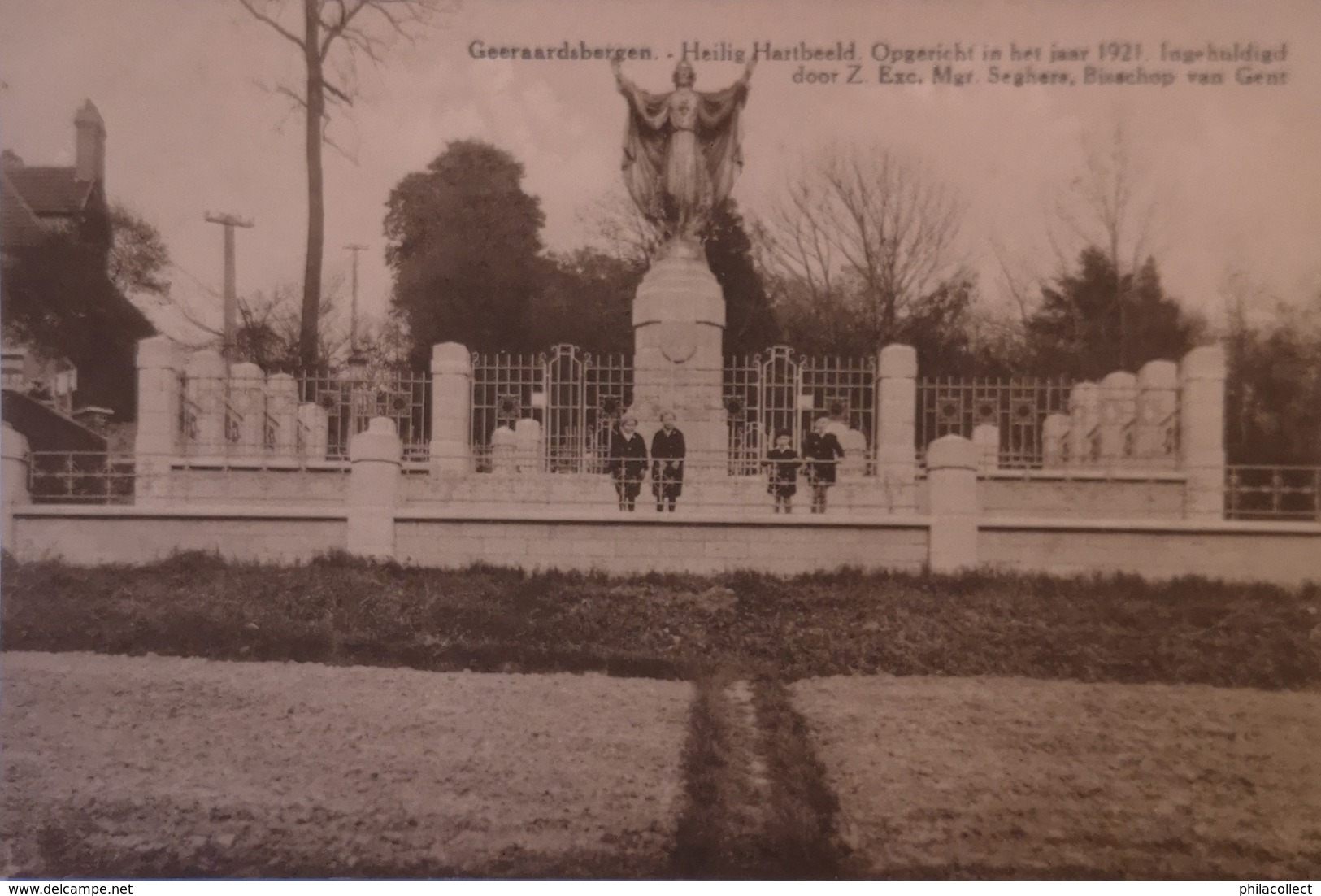 Geeraadsbergen // Heilig Hartbeeld Opgericht 1921 - 19?? - Geraardsbergen