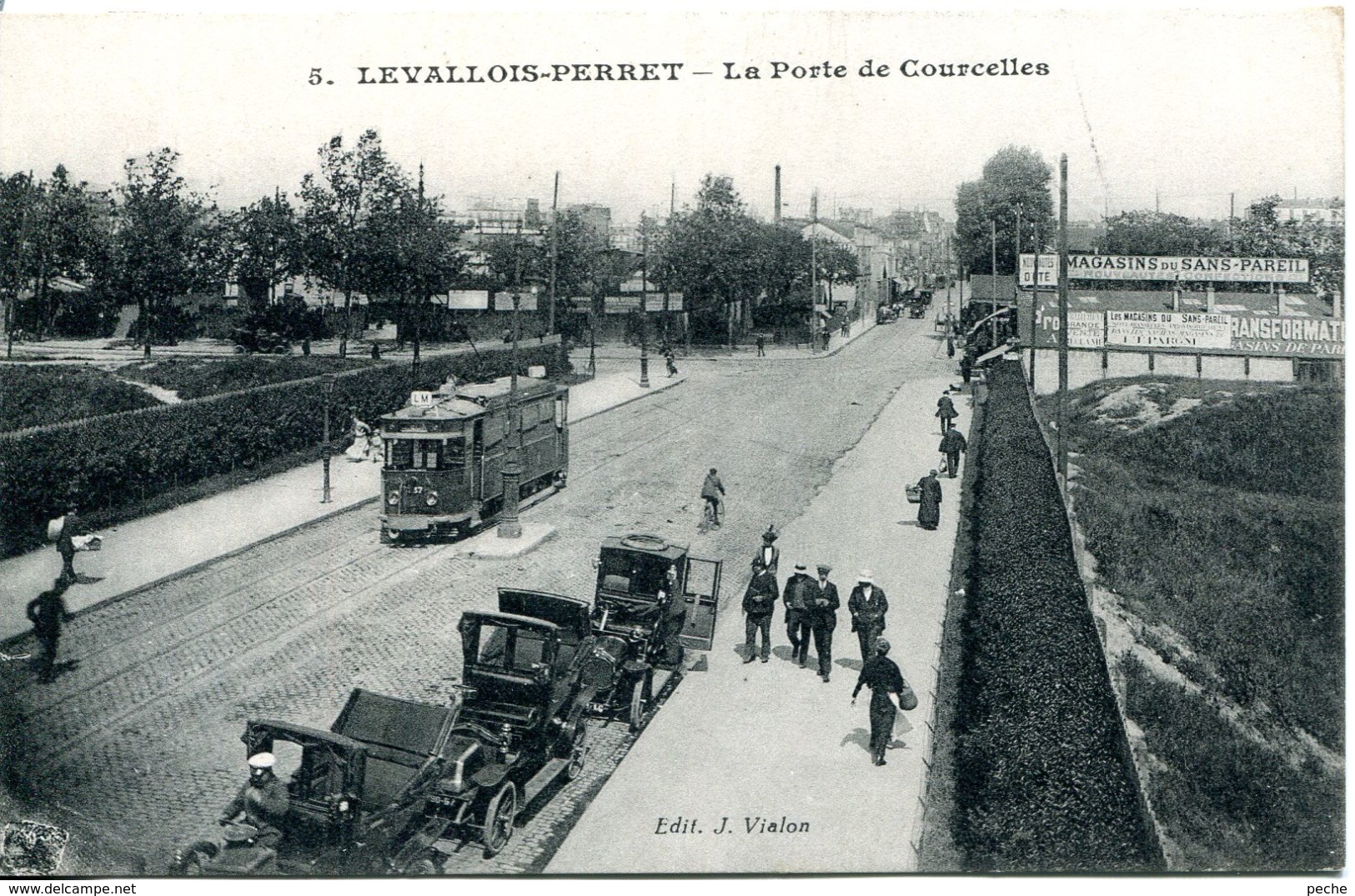 N°2785 T -cpa Levallois Perret -file De Taxis -tramway- - Taxis & Fiacres