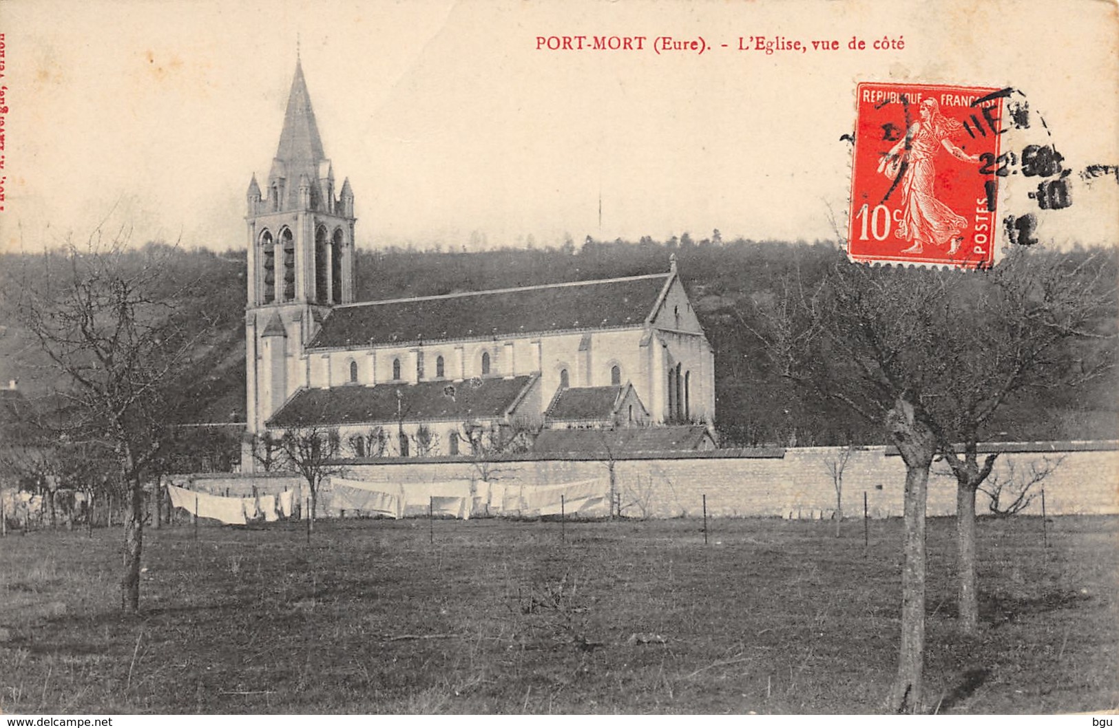 Port Mort (27) - L'Eglise Vue De Coté - Autres & Non Classés